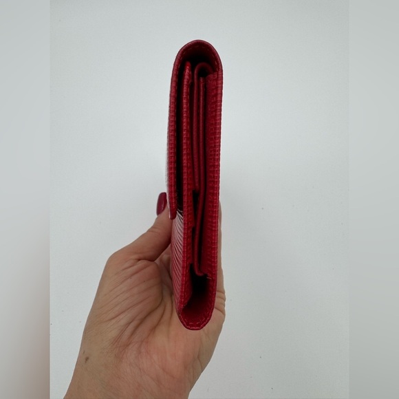 Authentic Louis Vuitton Red Epi Leather Porte Tresor
International Wallet - Picture 13 of 17